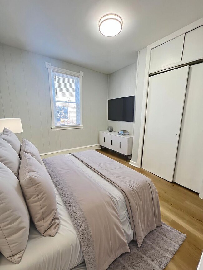Building Photo - Gorgeous 3b/1b House in South Philly! Section 8 Accepted