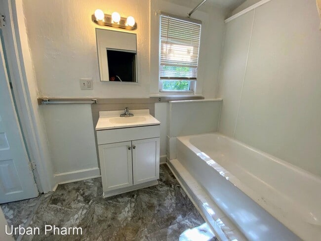 Building Photo - 612-614 Pettibone Ave NW