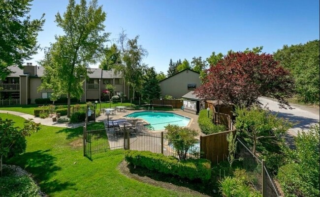 Building Photo - 786 Dorothy Way