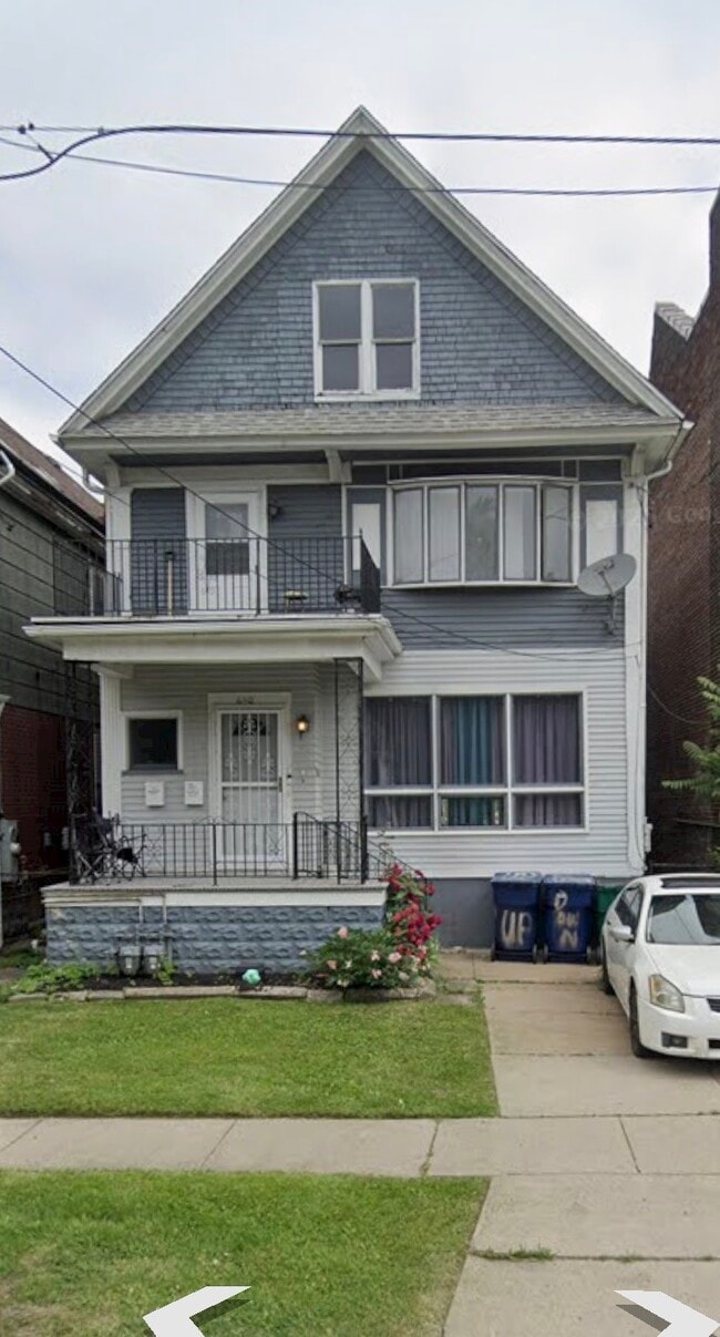 Building Photo - 690 E Utica St