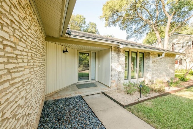 Building Photo - 13028 Silver Creek Dr