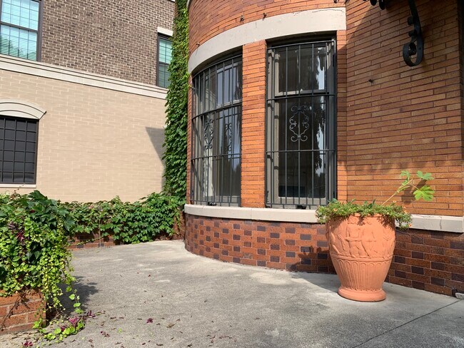 Front porch - 1688 E Broad St