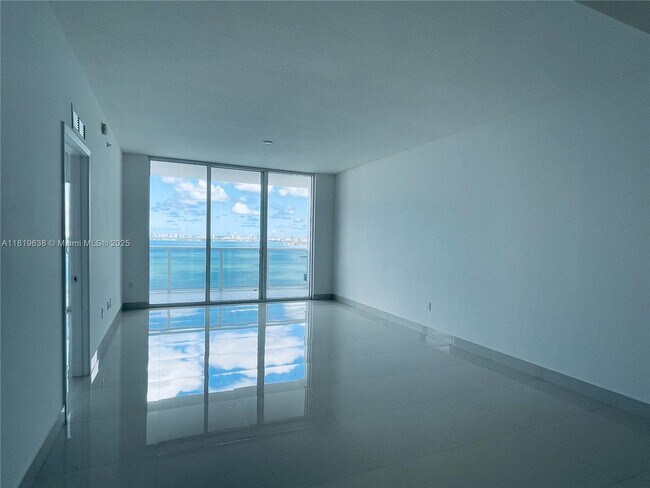 Foto del edificio - 600 NE 27th St