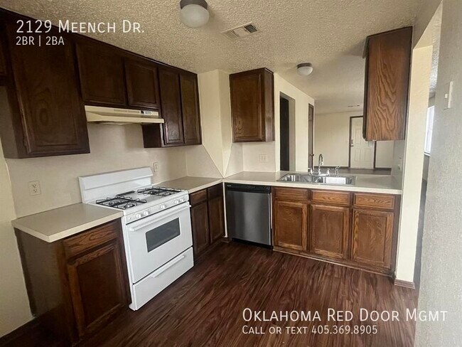 Building Photo - 2129 Meench Dr