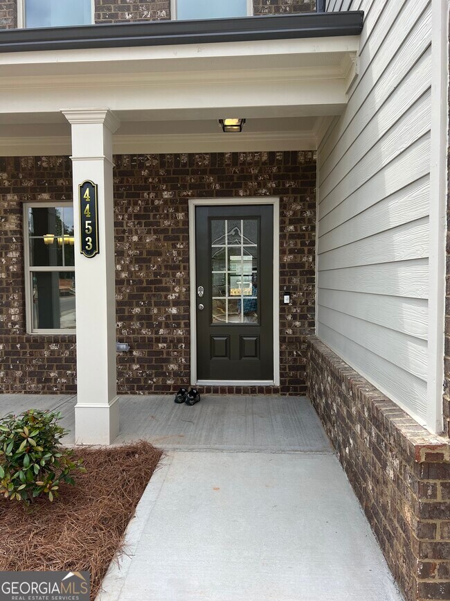 Foto del edificio - 4453 Mill Oak Wy