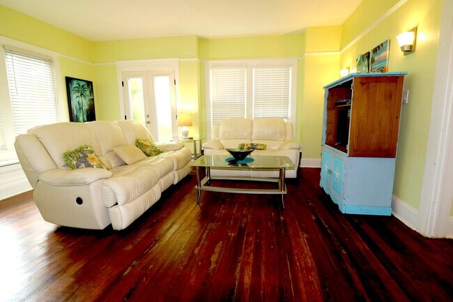 Foto del edificio - 2016 Hallwood Pl