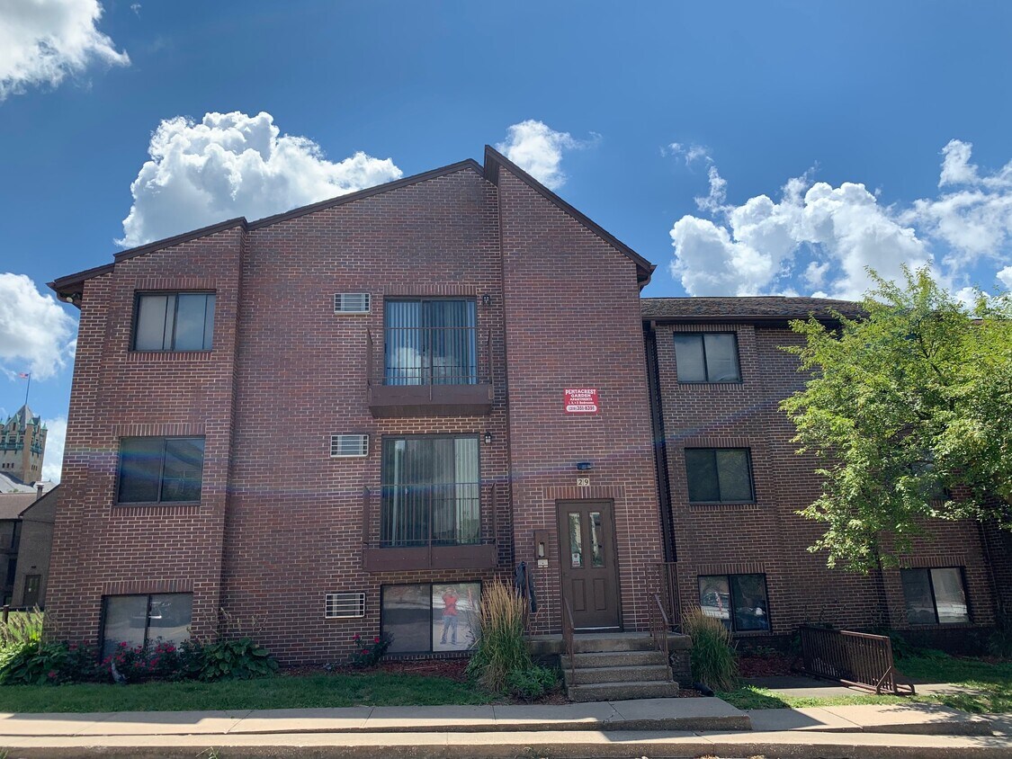 Primary Photo - 41 W Burlington St
