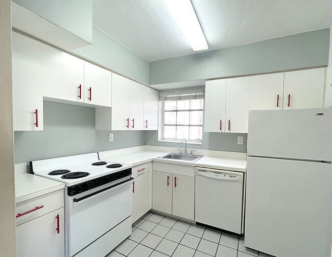 Building Photo - 6565 Santona St
