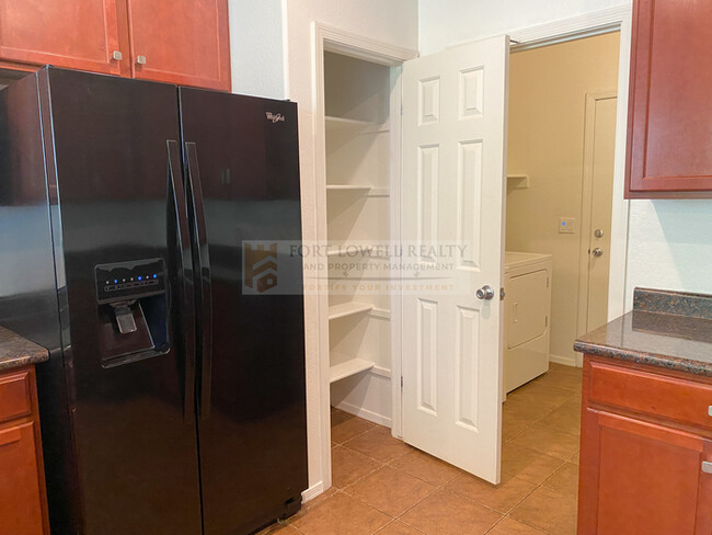 Building Photo - 3 bed 2.5 bath Daravante community Townhom...