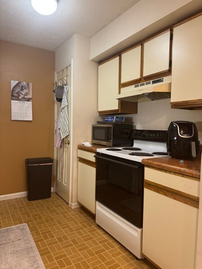 Foto del edificio - Two Bedroom Two Bath Condo Close To Newtown