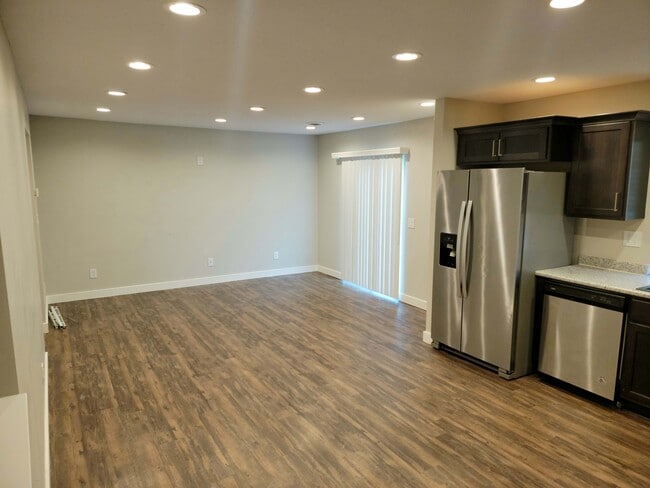 Foto del edificio - 1105 Fishlock Ave