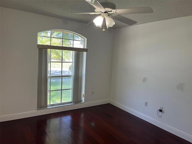 Foto del edificio - 8908 Southbay Dr