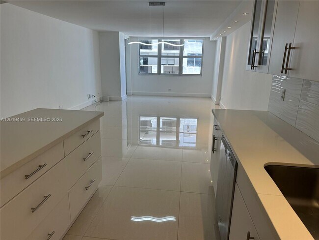 Foto del edificio - 6039 Collins Ave