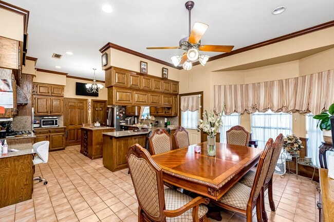 Foto del edificio - Fully Furnished 3-Bedroom Home with Guest Suite | Unfurnished Option Available