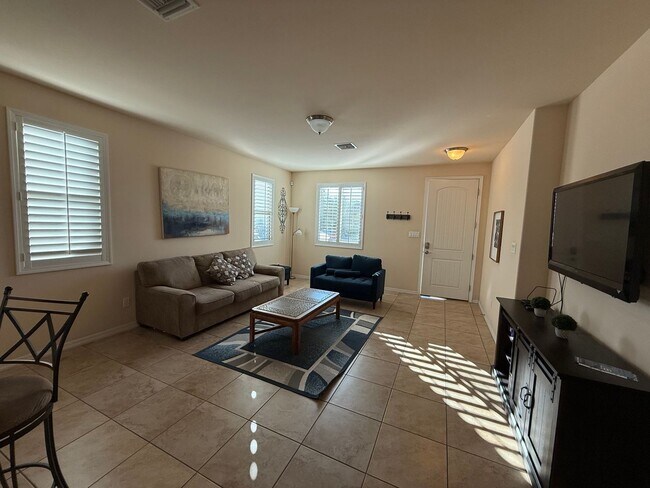 Foto del edificio - Furnished Home with Pool/Spa & Solar in Araby Crossing!