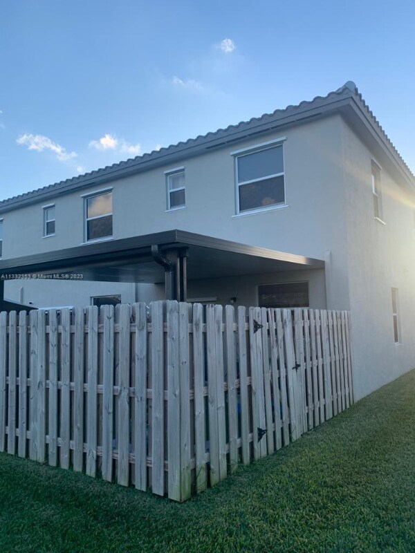 Building Photo - 1459 SE 26th Rd