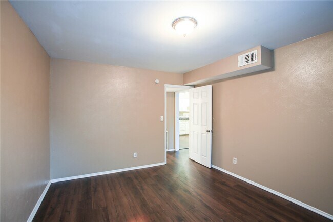 Foto del edificio - 9406 Grannis St