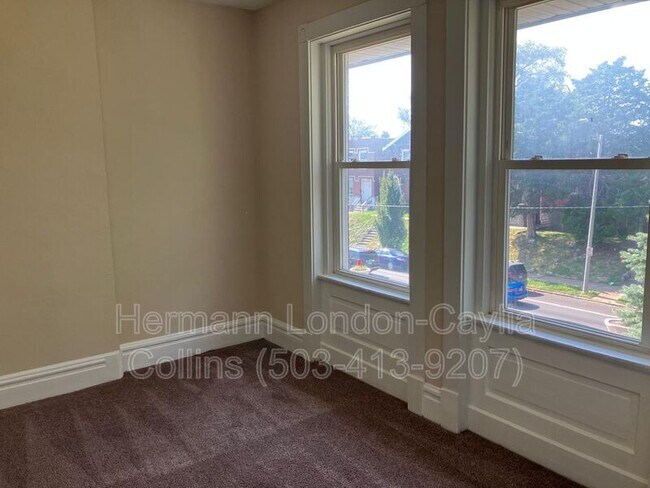 Foto del edificio - 4506 S Grand Blvd