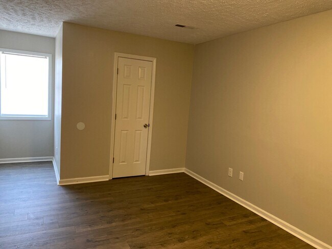 Foto del edificio - 255 Foxworth Dr