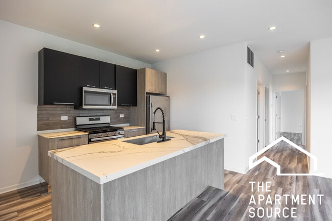 Photo - 2535 W Fullerton Ave Apartment