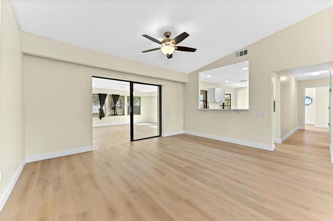 Foto del edificio - 571 SE Anchor Ln