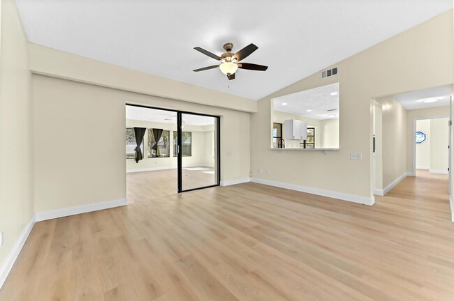 Building Photo - 571 SE Anchor Ln