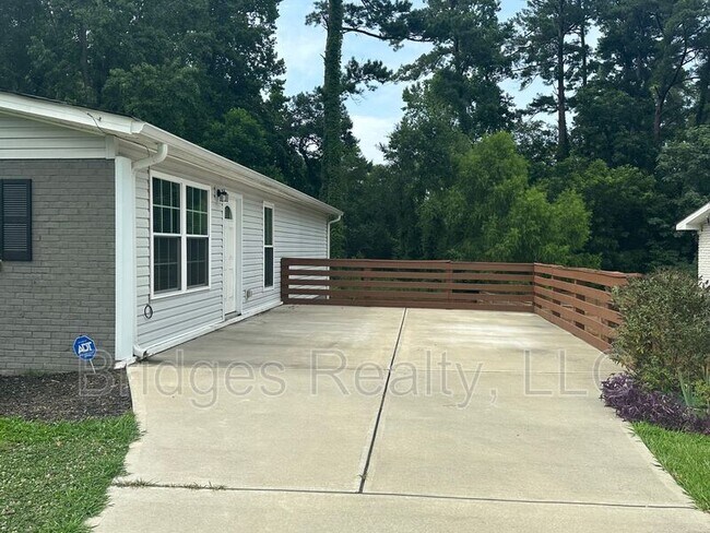 Foto del edificio - 3313 Oakridge Dr