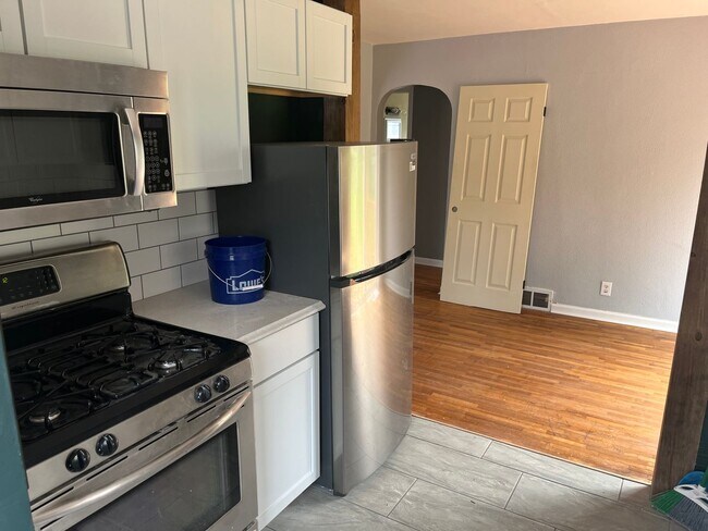 Foto del edificio - 3 Bedroom/1 Bathroom Home For Lease