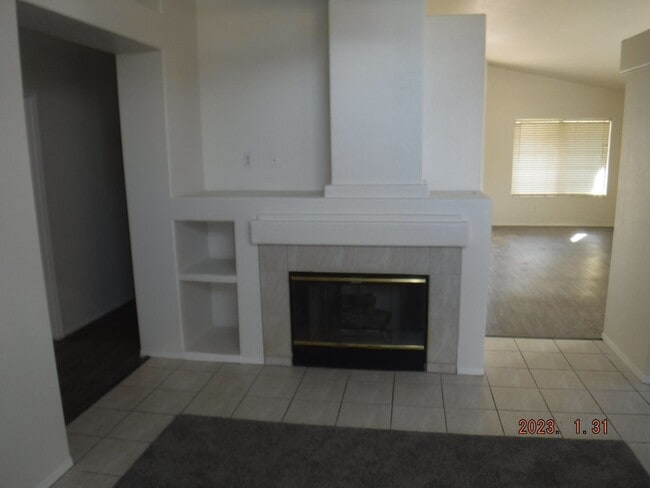 Building Photo - SINGLE STORY HENDERSON HOME WITH THREE BED...