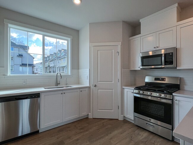 Foto del edificio - Beaverton Brand New ~ 3 Bed 3.5 Bath TownH...