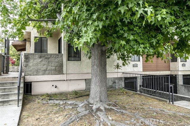 Building Photo - 914 E Elk Ave