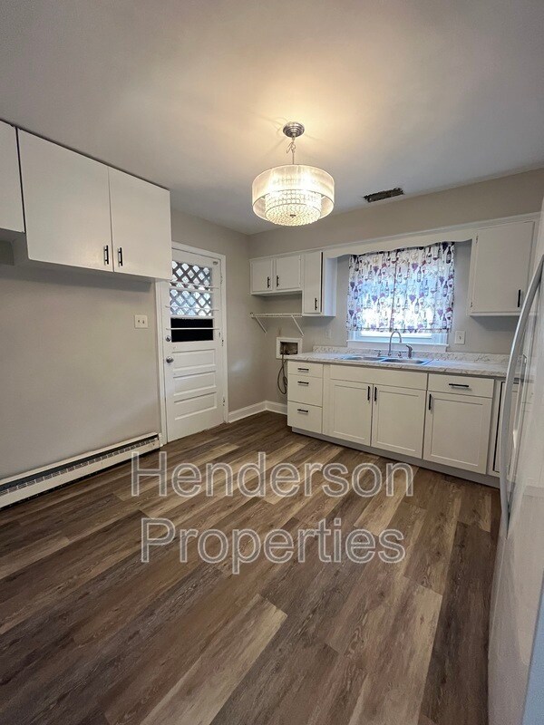 Foto del edificio - 300 W Arrowood Rd