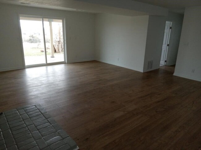 Building Photo - Amazing Private home with views 4-bedroom 2 bath, 2 car garage