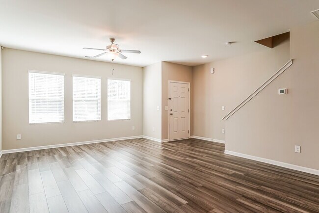 Building Photo - 524 Landing View Dr