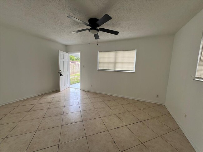 Building Photo - 8922 El Portal Dr