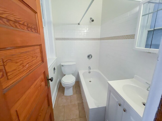 Foto del edificio - 3637 N Paulina St