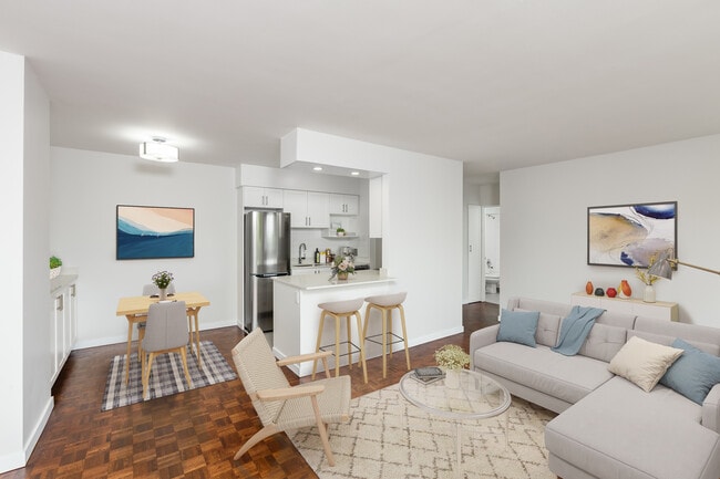 Photo du bâtiment - Pacific Beach Apartments