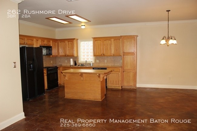 Building Photo - Beautiful Home