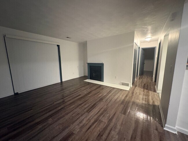 Foto del edificio - 628 Whites Rd