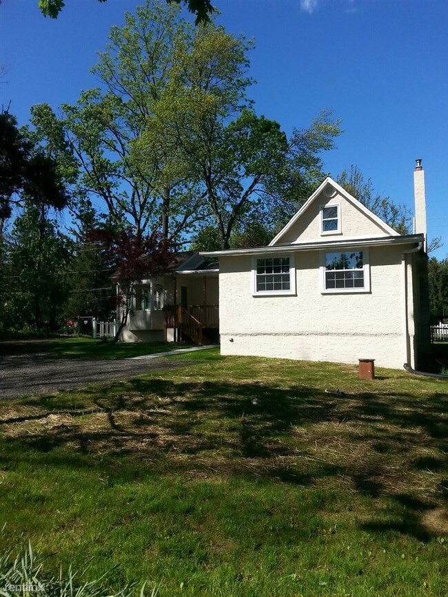 Building Photo - 850 Almshouse Rd