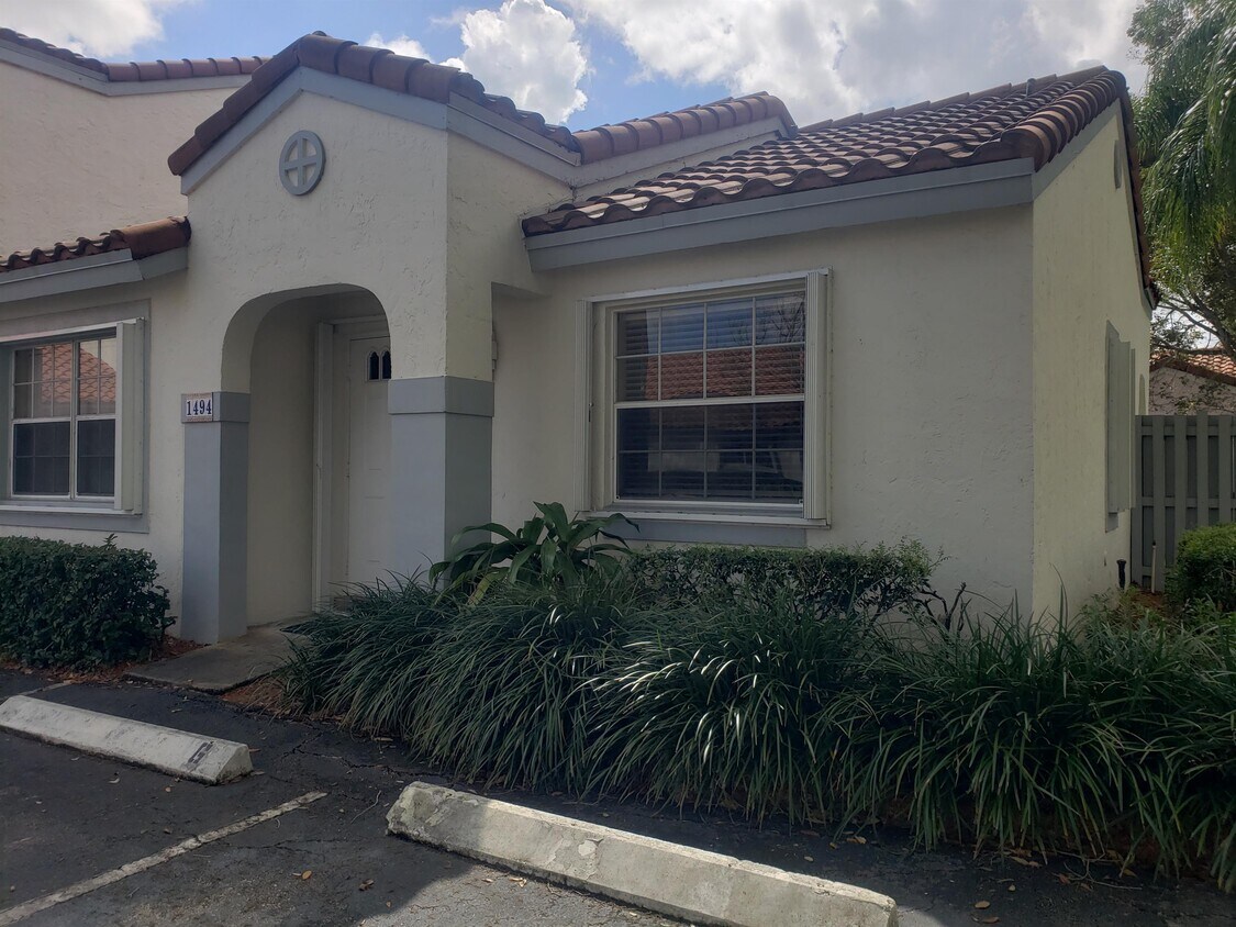 Primary Photo - 1494 Springside Dr