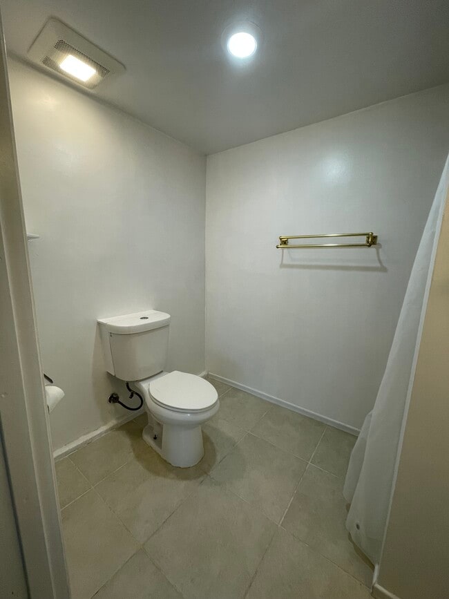 Foto del edificio - 6439 Graves Ave