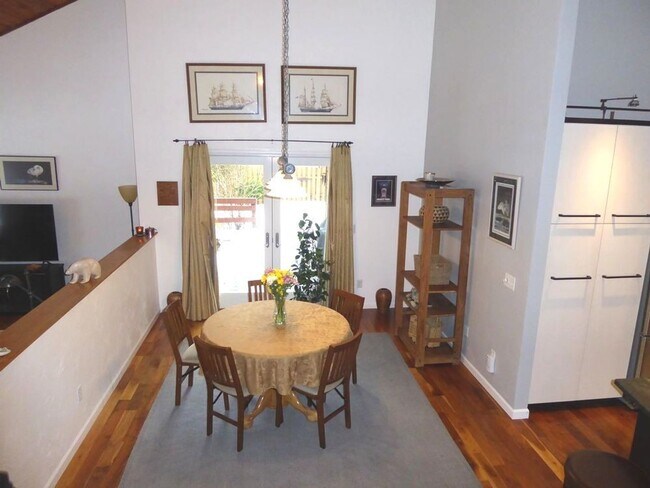 Building Photo - UNFURNISHED Beautiful Back Loop 3BD, 2BA Home