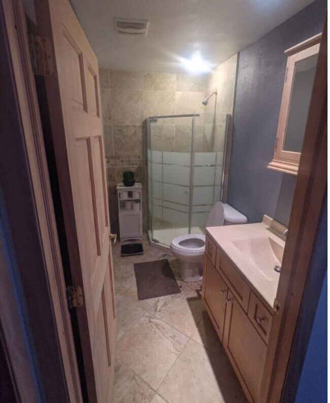 Foto del edificio - 4 BEDROOM - 2 BATH HOME