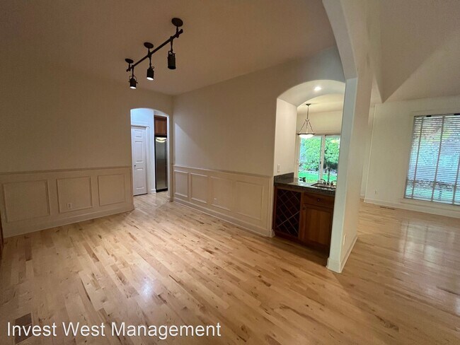 Building Photo - 3 br, 2 bath House - 2035 NW Fargo Loop