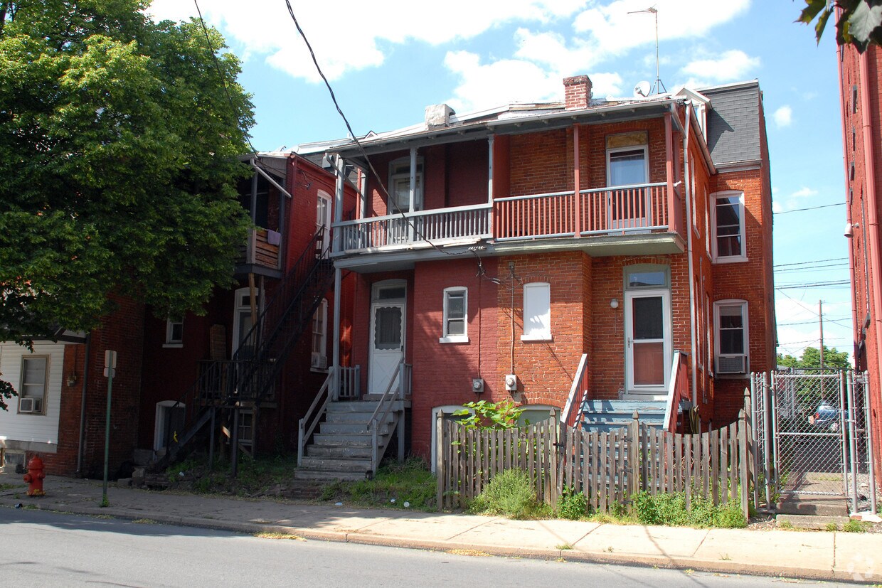 Building Photo - 635 Columbia Ave