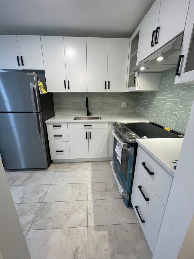 Kitchen - 33 W 32nd St