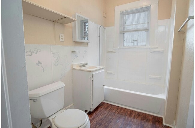 Photo - 111 S Olive St Apartment