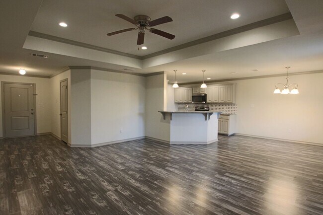 Foto del edificio - Beautiful 2 Bedroom 2 Bathroom Townhouse in South Tyler! 1/2 OFF FIRST FULL MONTH