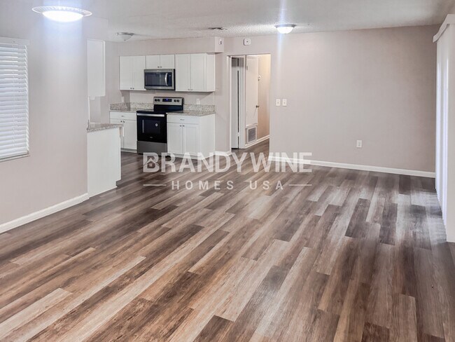 Building Photo - 1110 Vonderay Rd